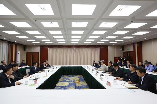 錢智民與保定市委書記黨曉龍、市長郭建英進行座談交流