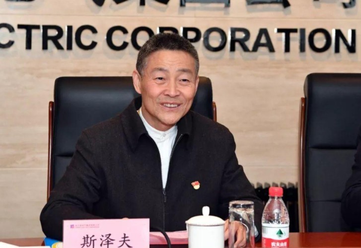 發(fā)展新能源要與電力安全統(tǒng)籌兼顧——訪全國(guó)政協(xié)常委，哈爾濱電氣集團(tuán)有限公司黨委書(shū)記、董事長(zhǎng)斯?jié)煞? width=