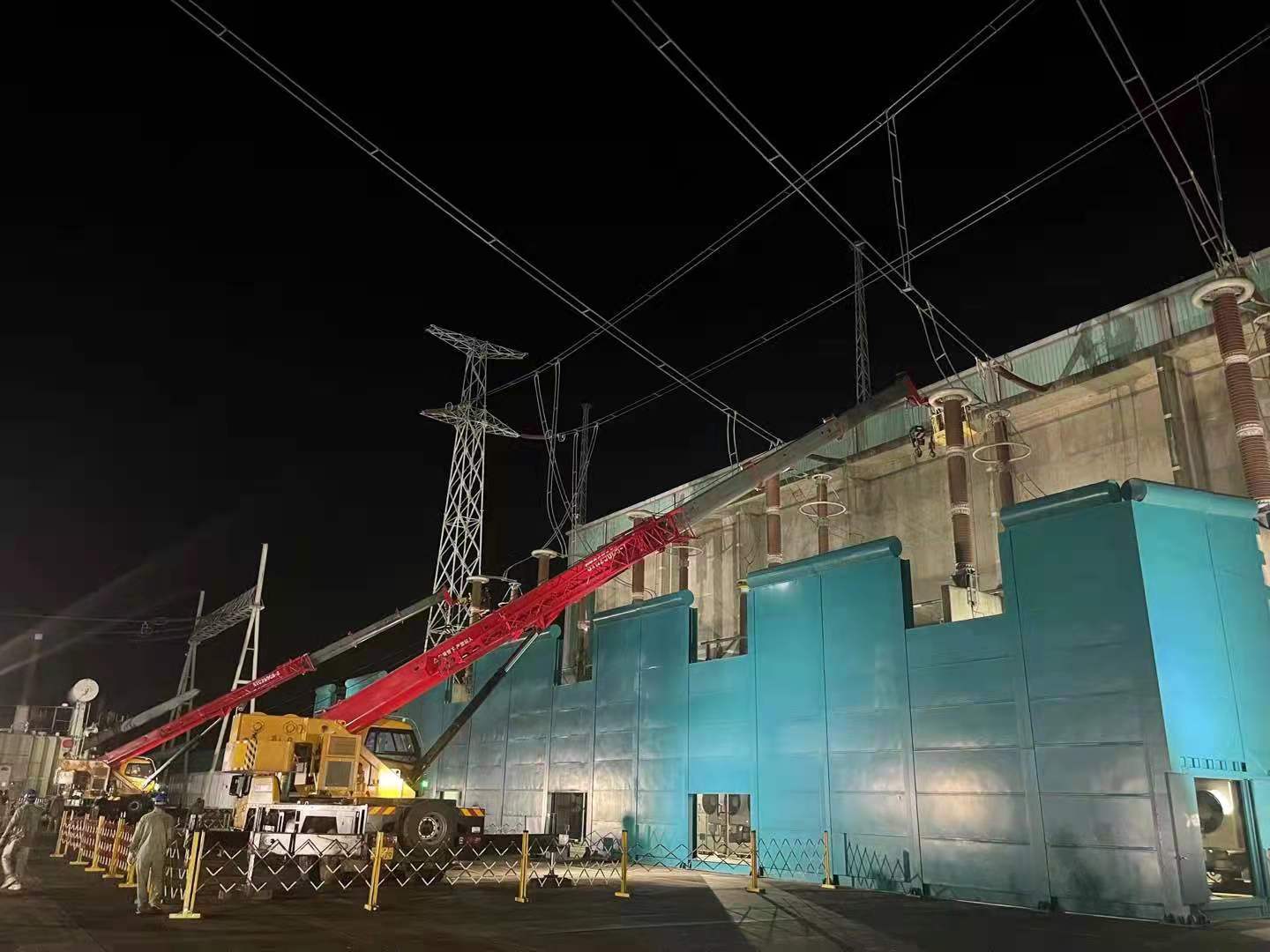 鄂電“鐵軍”：30個(gè)小時(shí)晝夜搶修作業(yè)，守護(hù)西電東送電網(wǎng)大動(dòng)脈