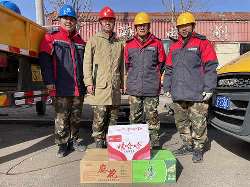 烏海電業(yè)局配電帶電作業(yè)處助力“煤改電”，送溫暖進(jìn)現(xiàn)場(chǎng)