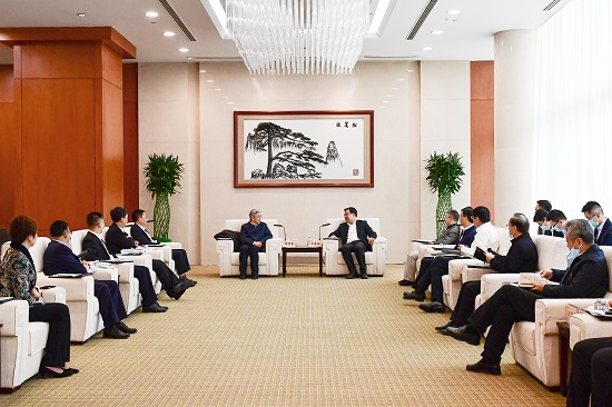 鄧建玲會(huì)見中國農(nóng)業(yè)銀行行長(zhǎng)張青松