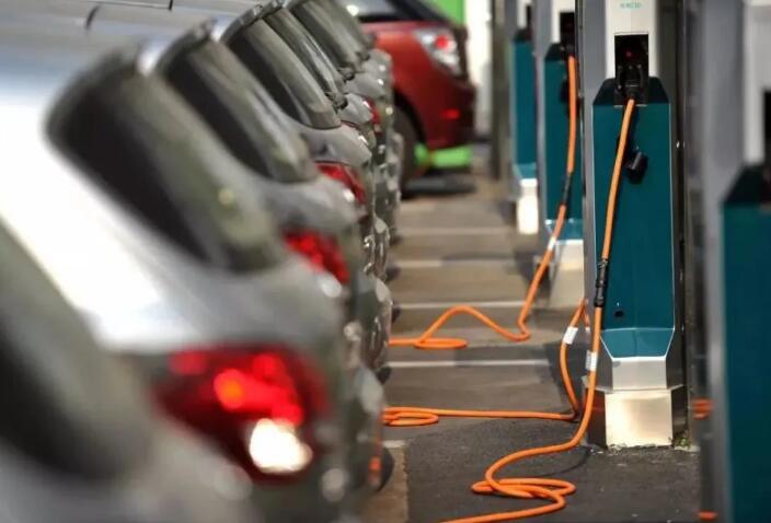 油價漲怕了，電動車主也笑不出