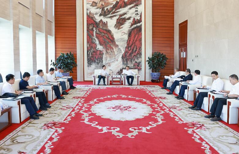 宋海良與武漢理工大學(xué)黨委書記信思金、校長楊宗凱座談