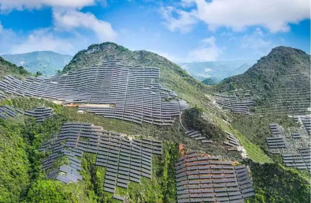 全國首例！吉電股份“大容量、高坡度”集中式山地光伏項目并網(wǎng)