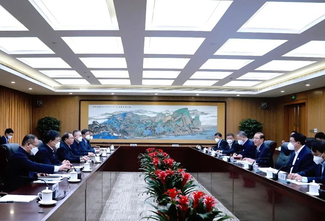 華電集團董事長江毅、總經(jīng)理葉向東與國家電網(wǎng)董事長辛保安、總經(jīng)理張智剛舉行會談