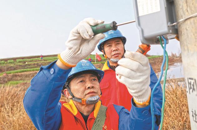 四川通江護(hù)航春灌用電，60支服務(wù)隊(duì)奔走田間