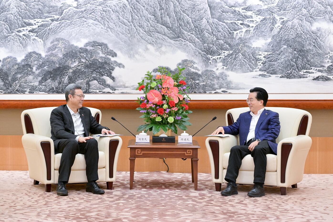 國(guó)家電投黨組書記、董事長(zhǎng)錢智民與中國(guó)旅游集團(tuán)董事長(zhǎng)陳寅會(huì)談