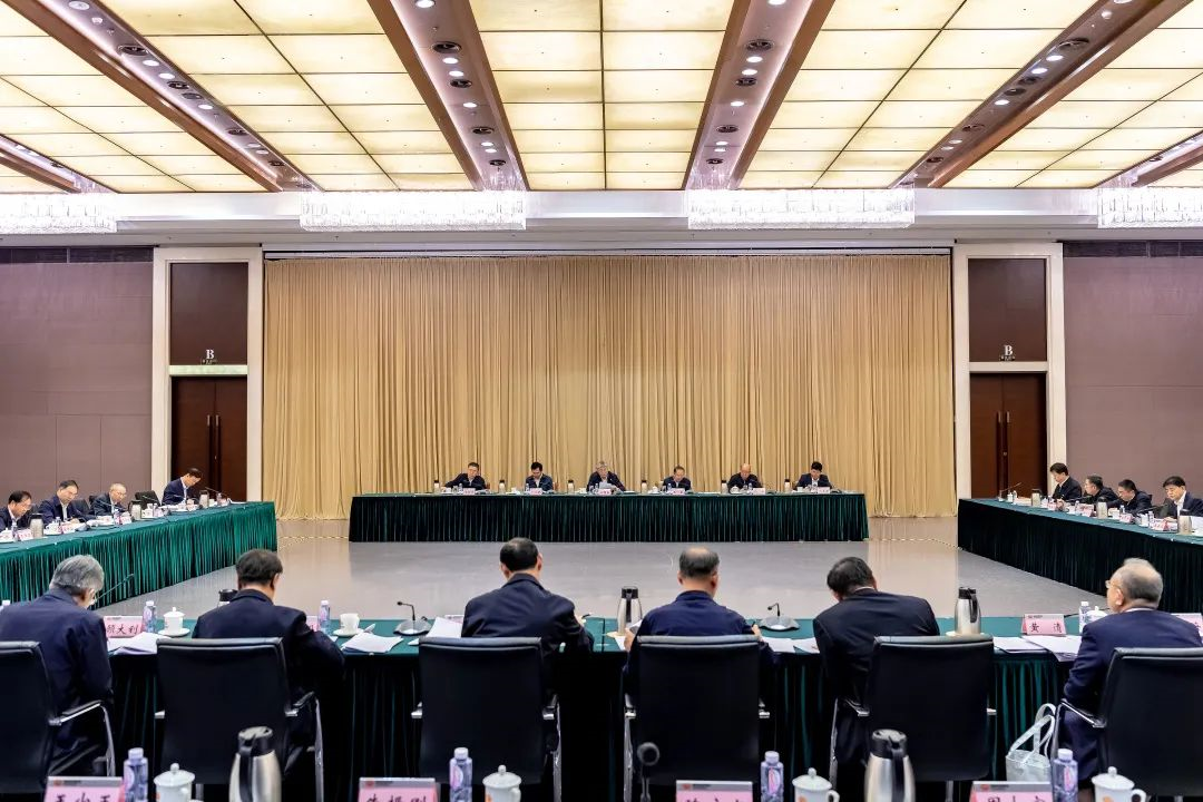 國家能源集團黨組認真?zhèn)鬟_學(xué)習貫徹二十屆中央全面深化改革委員會第一次會議精神研究部署強化企業(yè)科技創(chuàng)新主體地位加快建設(shè)創(chuàng)新型企業(yè)集團
