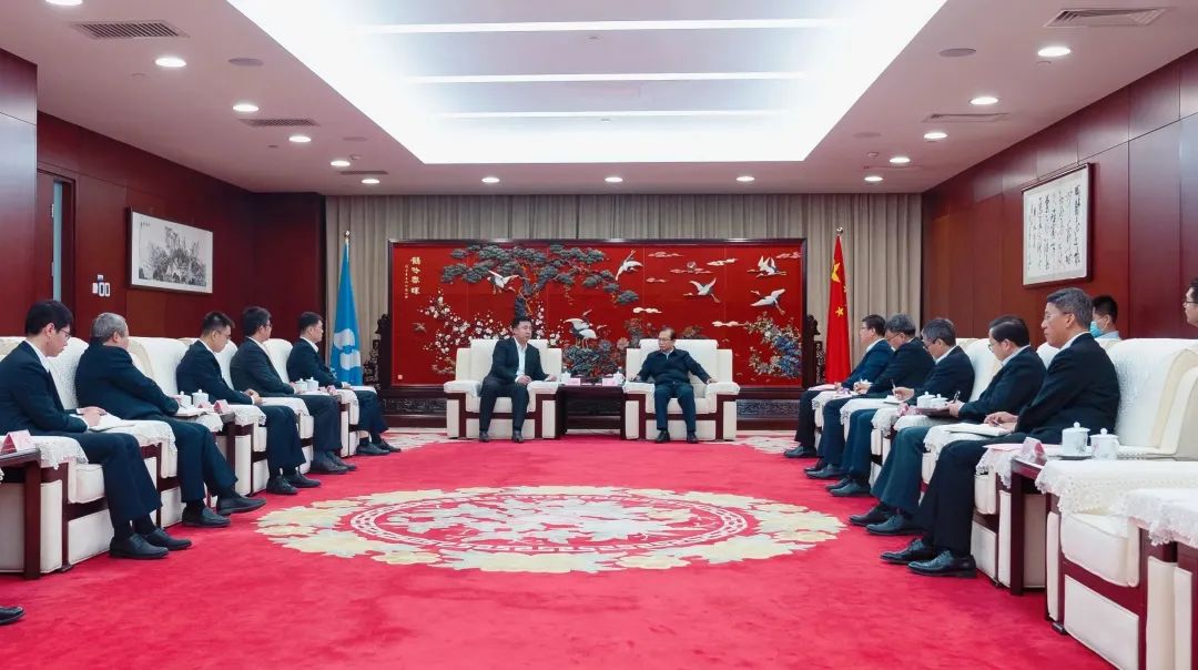 華電集團(tuán)董事長(zhǎng)江毅會(huì)見(jiàn)海博思創(chuàng)董事長(zhǎng)、總經(jīng)理張劍輝