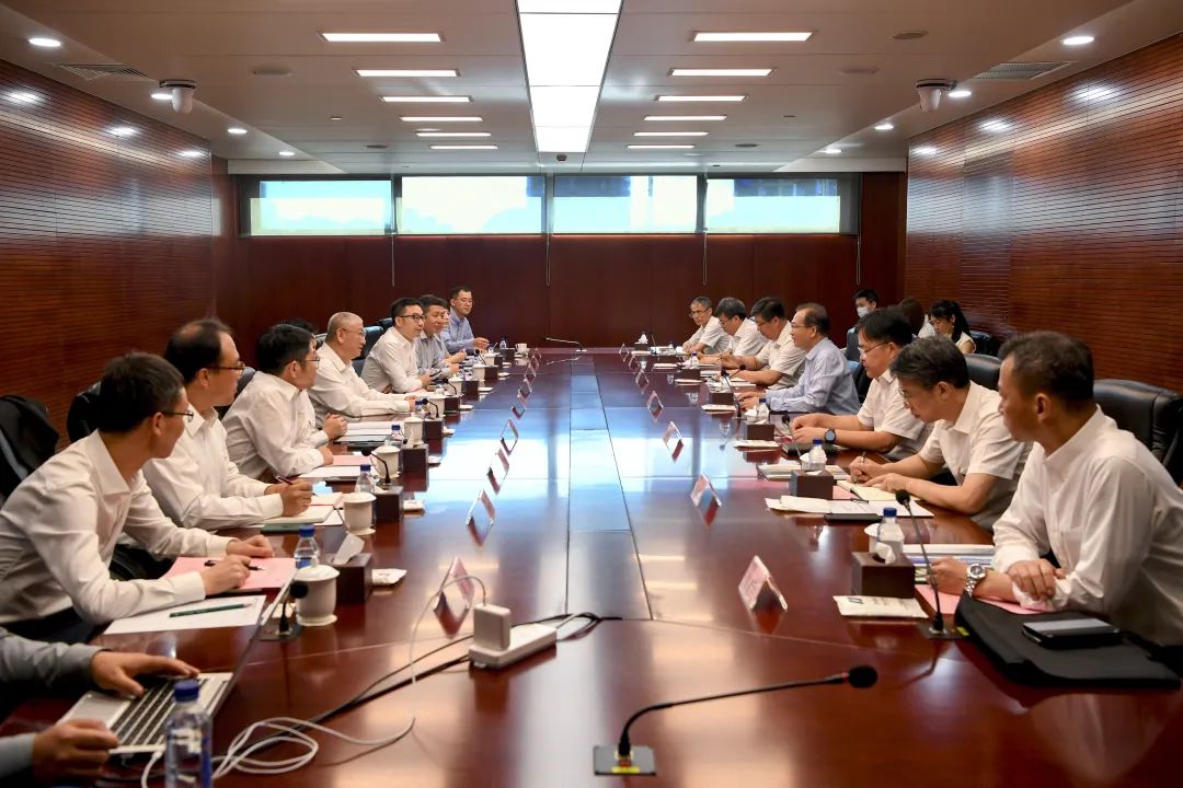 華電集團(tuán)黨組書記、董事長江毅會(huì)見隆基綠能總裁李振國