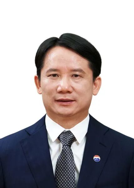 曾任貴州省能源局黨組書記、局長(zhǎng) 丁雄軍當(dāng)選中國(guó)貴州茅臺(tái)酒廠(集團(tuán))黨委書記