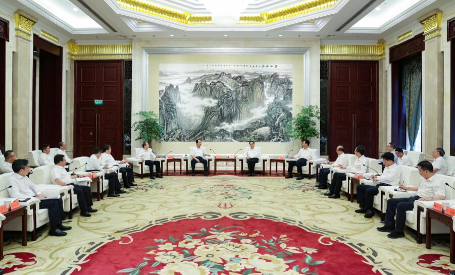 中國(guó)電建黨委書記、董事長(zhǎng)丁焰章拜會(huì)貴州省委書記徐麟、省長(zhǎng)李炳軍