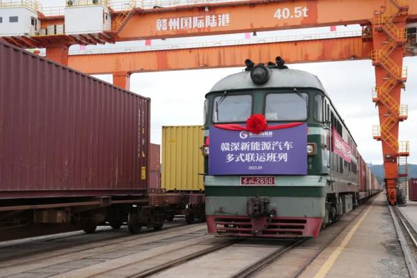 國產(chǎn)新能源汽車，坐火車“出海”!
