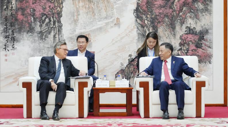 中國能建黨委書記、董事長宋海良與渣打集團主席韋浩思會談