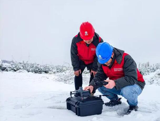 國網偃師供電公司雪后特巡保供電 護航城市“生命線”