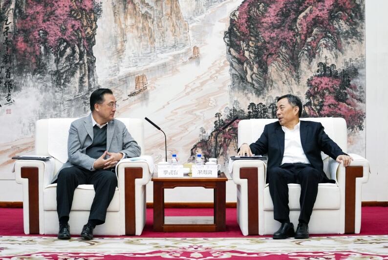 中國能建黨委書記、董事長(zhǎng)宋海良與華夏銀行黨委書記、董事長(zhǎng)李民吉會(huì)談