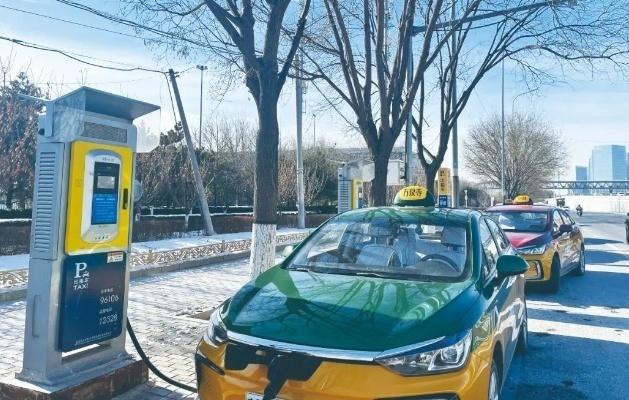 一天去四趟換電站，新能源出租車“不抗凍”怎么開