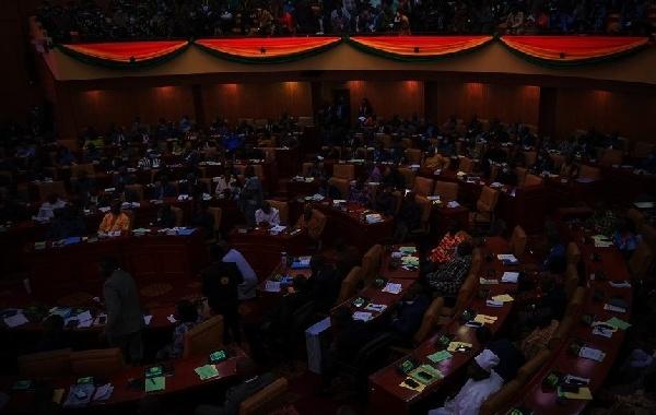英媒：加納議會欠電費，電力公司拉閘打斷國情咨文