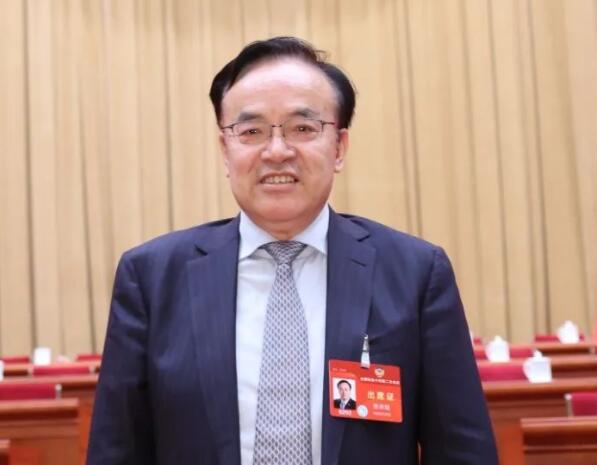 全國(guó)政協(xié)常委張來(lái)斌：系統(tǒng)思維引領(lǐng)能源轉(zhuǎn)型與安全，確保“雙碳”目標(biāo)順利實(shí)現(xiàn)
