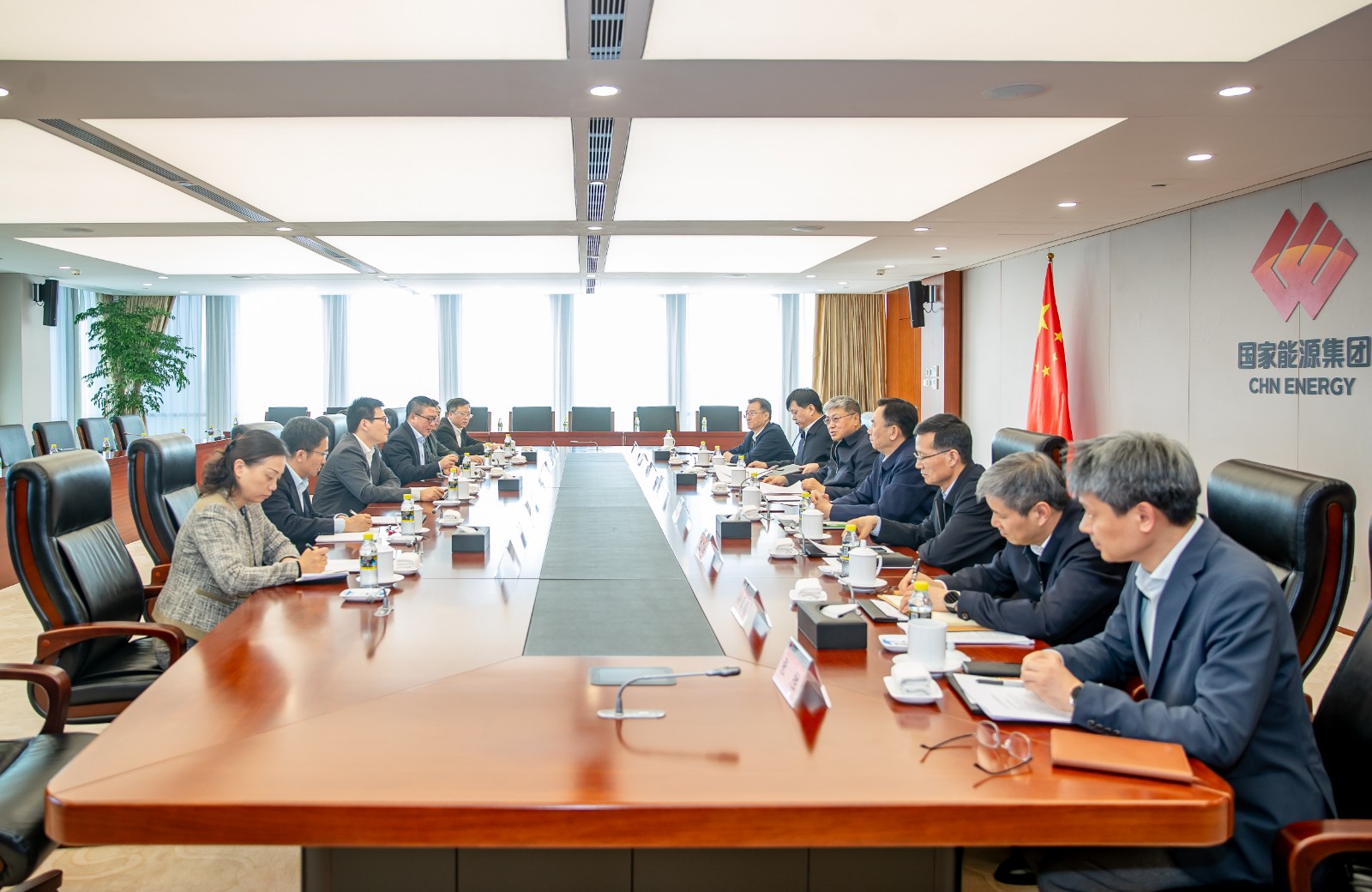 國家能源集團黨組書記、董事長劉國躍會見上海電氣集團黨委書記、董事長吳磊