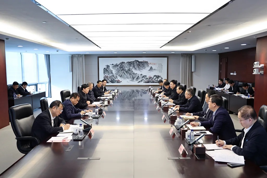 華電集團董事長江毅、總經(jīng)理葉向東與國家電網(wǎng)董事長、黨組書記張智剛會談