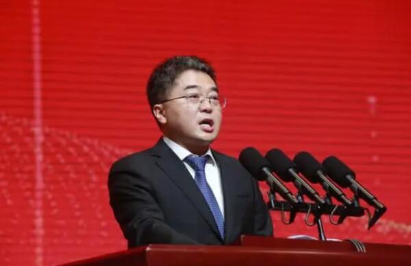 “垃圾大王”嚴(yán)圣軍，拿啥完成近千億投資?