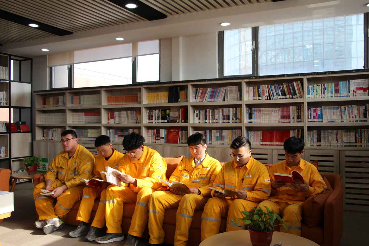 華潤電力盤錦公司“學習百年黨史、誦讀紅色經(jīng)典”青年讀書分享活動