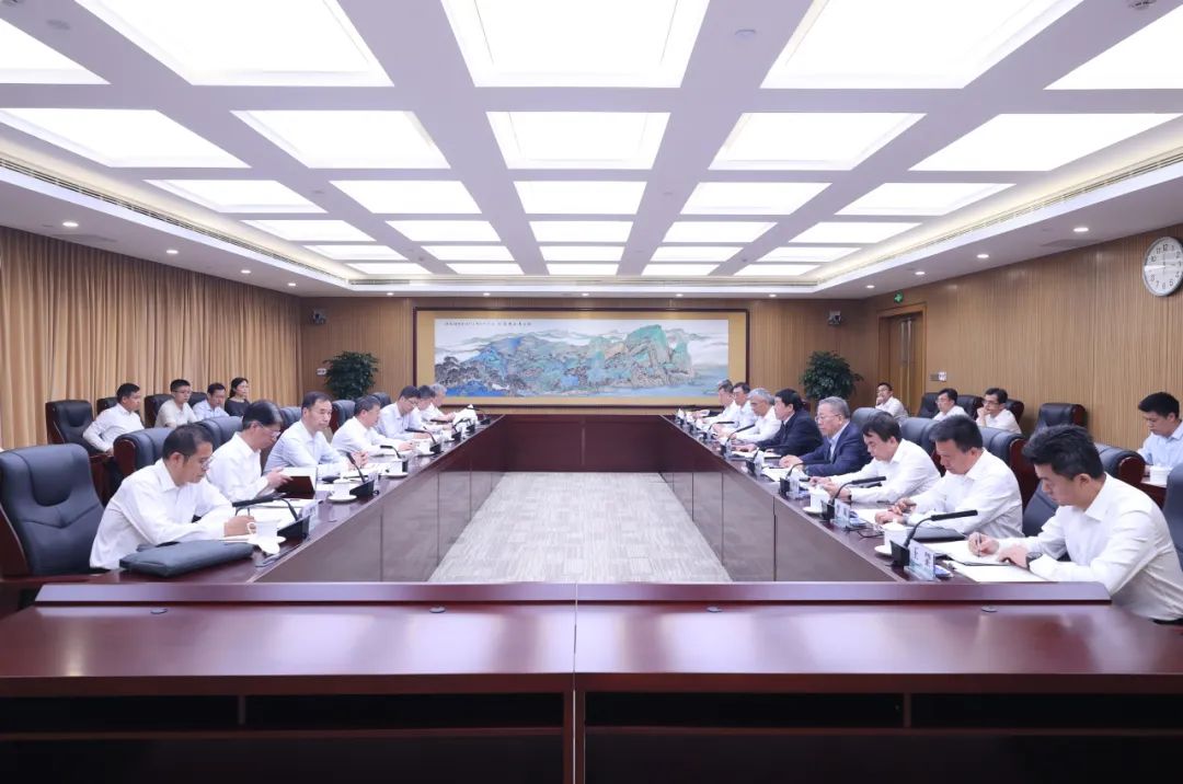 國家能源局黨組書記、局長章建華赴國家電網(wǎng)公司調(diào)研迎峰度夏電力保供工作