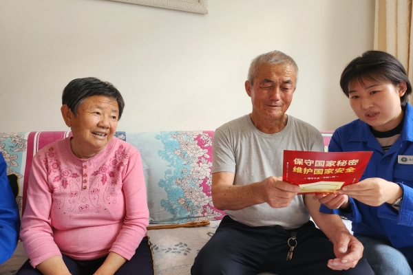 內(nèi)蒙古電力公司烏海千里山供電公司黨支部、工會(huì)、團(tuán)支部（青工委）開展“蒙電愛心光明行”保密宣傳活動(dòng)