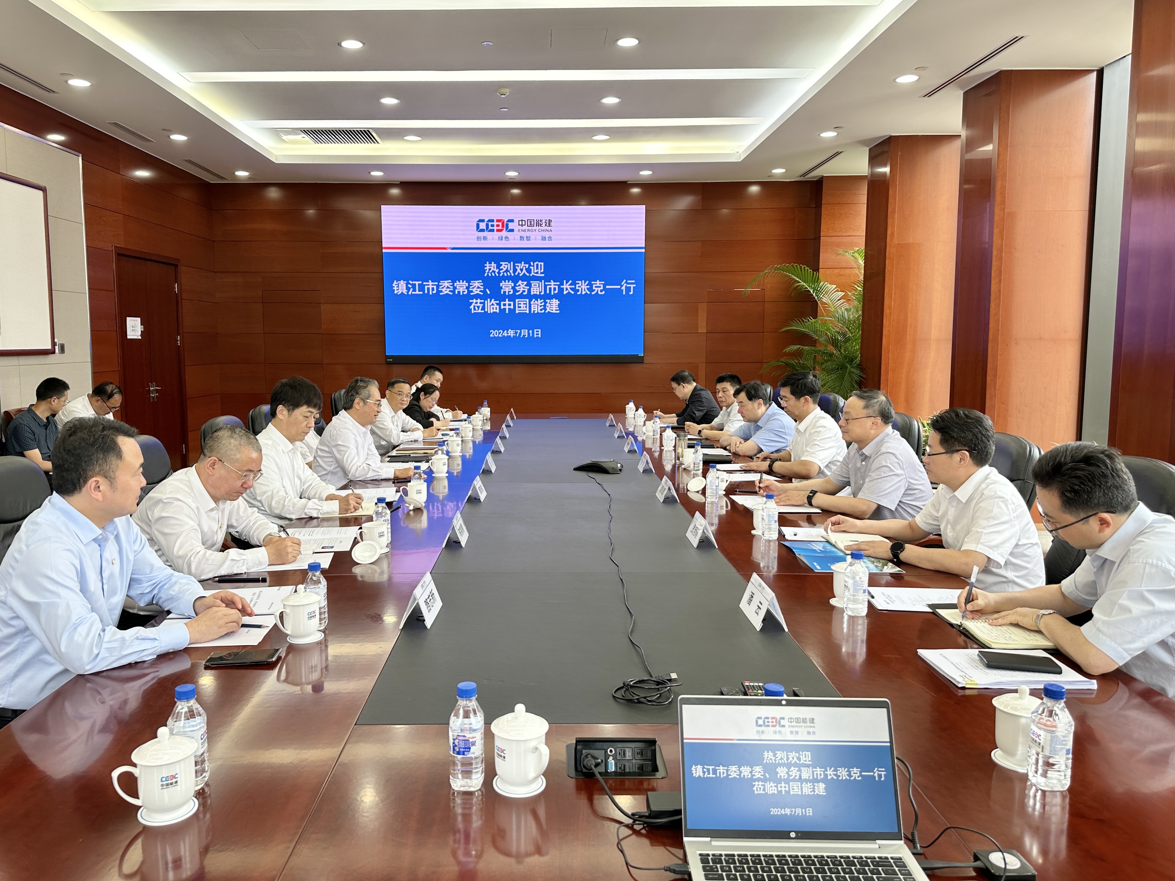 吳云與江蘇省鎮(zhèn)江市委常委、常務(wù)副市長(zhǎng)張克會(huì)談